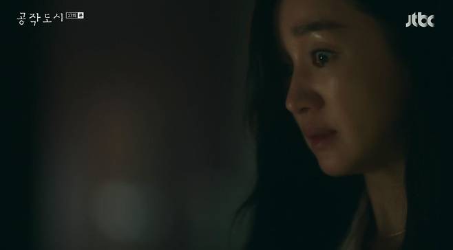 City Kim Mi-sook killed Lee E-Dam.Kim Mi-sook, who covered Lee with Murder An Innocent Man, threatened Soo Ae with the words Savoema to trample all your things thoroughly.JTBCs City of the Duke broadcast on the 2nd depicted the end of Lee Seol (Lee E-Dam) and tears of Jae Hee (Soo Ae).In Jae Hees declaration of revenge, Han Sook (Kim Mi-sook) said, Get your head up. Have you forgotten where you came from? What can you do with your back to me?What do you think you can get from this Seo Han-sook?You can just crush everything you cant have, said Jae Hee, and expect it, because youll ruin Savoie thoroughly.But the declaration of war also briefly: Jae Hee was in great shock as Lee Seol was killed in front of Jae Hee.Lee Seols friend Yong-seop, who met Jae Hee at the scene, said, You have to run away quickly because you do not know anything. Jae Hee grabbed Jae Hees arm, but Jae Hee said he could not leave Lee Seol alone.Meanwhile, Lee Seol, who was alive, met Jun Hyuk (Kim Kang-woo) and said that he should have been guilty of Jun Hyuk seven years ago.So Junhyuk said, Do you want me to believe that? Where is this? Who is buying you?The embarrassed Lee Seol resisted, and Junhyuks body remained alive.Junhyuk, who heard the news of Lee Seol late, said to Han Sook, I knew how scary he was, but he is a great person.Han Sook handed over the manipulated suicide note to Jae Hee and said, It would have been difficult to tell a lot of lies that I could not afford.So I guess I wanted to say Im sorry to see you last, and I dont think Ive had the courage to do that.I think its better to take pity on her poor life and cover it up quietly, he added brazenly.Han Sook had sent an employee to kill Lee Seol while he called Junhyuk.On this day, Han Sook admitted, I cleaned up Lee Seol, but to Jae Hee, Now, please wake up. If you stop here, I will forgive you.If youre going to disobey me, all of you will be trampled on Savoie, he warned.As a result, Jae Hee was at the crossroads of choice, and at the end of the play, Jae Hees ex-boyfriend and assistant, Chung Ho (Lee Chung-ju), wrote Murder An Innocent Man,