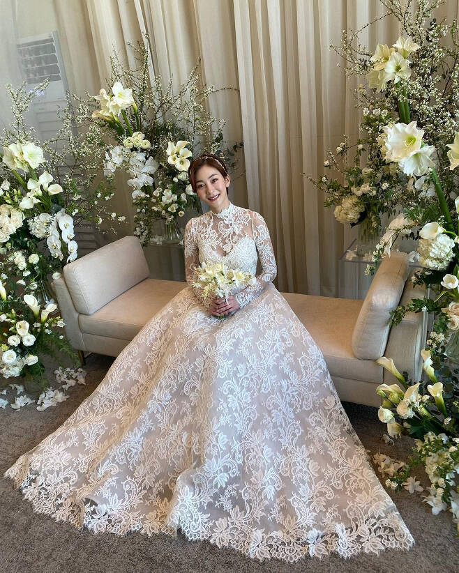 Actor Wang Ji-won Vallejorino Park Jong-seoks marriage scene was unveiled.Oh Yoon-a posted several photos on his SNS on the 6th, along with the article Our support that was so beautiful ~ ~ always happy ~ !!The photo shows Wang Ji-wons marriage-style scene, and Wang Ji-won, sitting in the bride waiting room, draws attention with an elegant wedding dress.Wang Ji-wons orange short cuts hair also doubled the elegant and chic vibe.Wang Ji-won, marching on Virgin Road, also pleased those who saw it with a happy smile.On the other hand, Wang Ji-won made a marriage ceremony with the Dutch National Ballet dancer Park Jong-seok, who is three years younger, at the Seoul area.The two have met in common with Vallejo and have grown love for two years.Wang Ji-won worked as a Vallejoina through the Royal Vallejo School, the Korean National College of Arts, and the Dutch National Ballet before becoming an actor.