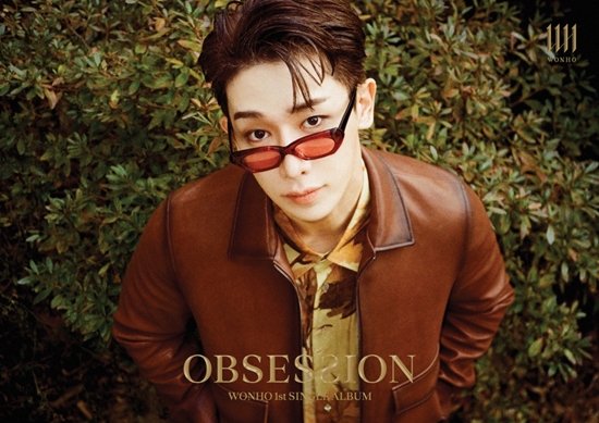 Singer Wonho (WONHO) raised expectations for Shinbo with his first concept photo.Highline Entertainment, a subsidiary company, released its first concept photo of Wonhos first single, OBSESSION, through its official SNS channel at 8 p.m. on the 6th.Wonho, who was first unveiled on the day, has a supernatural charm with brown-toned costumes and sunglasses that create vintage Feelings in the background of calm and calm nature.In particular, Wonhos upgraded perfect visuals and faint eyes added more depth to the emotional mood, leading to a hot response from global fans.In the previous story photo, Wonho, who captivated fans with a dynamic and mysterious aura, showed off his calm but sharp charisma in the clear Feelings in the concept photo and raised expectations for a new concept.Wonho returns to fans with his first single Option in five monthsIn this album, we will also participate in writing, composing and arranging, and show music and performances that melt their own colors and charms.Wonhos first single Option will be released at 6 pm on the 16th.Photo: Hi-line Entertainment