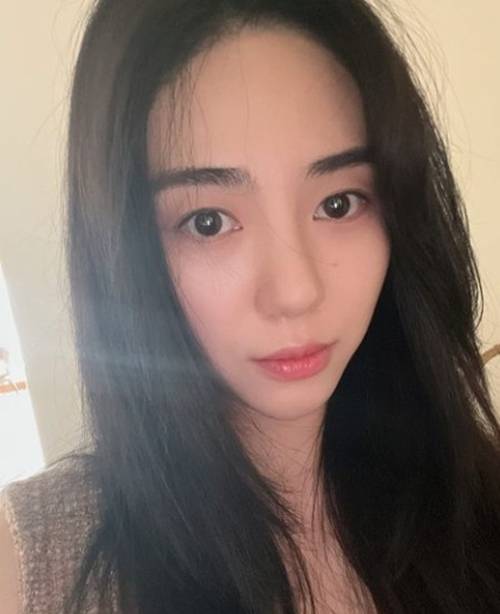 AOA 출신 권민아가 지민에게 당했던 피해를 거듭 호소했다. 사진=권민아 SNS