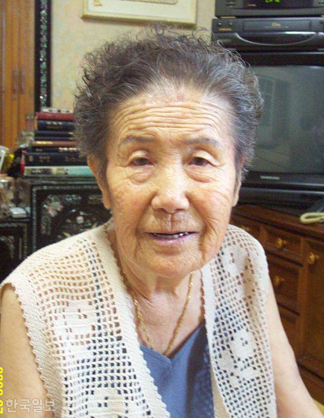 경남 하동 출신으로 꽃다운 나이에 인도네시아 자바섬 암바라와에 끌려가 일본군 성 노예로 고초를 겪은 고 정서운 할머니. 고인의 생전 육성 증언이 인도네시아의 위안소 위치를 후대에 알렸다. 한국일보 자료사진