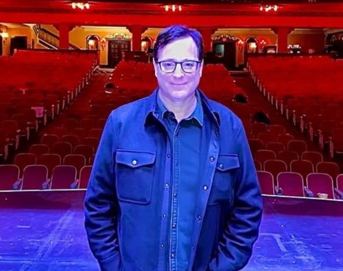The results of the autopsy were announced after comedian and actor Bob Saget, who is famous for his TV sitcom Full House, died at the age of 65.An autopsy found multiple skull fractures in Bob Saggetts body, according to Page Sixs report on Tuesday.According to autopsy The Report, there are abrasions on Bob Sagets scalp and several fracture marks on his skull.The report also revealed that Saggetts head had cerebral hemorrhage and bruising and the cause of death was due to blunt trauma to his head.It is highly likely that the deceased lost consciousness and fell back and was hit by the back of his head, he said.The coroner also reported that Sagets respiratory system was positive for corona 19, but this finding was not clear.(Symptoms) were not serious, Kelly Clarkson Rizzo, Bob Sagets wife, explained in a Dailymotion statement last month, regarding the positive Corona 19, which the deceased revealed in a Dailymotion.Earlier, the bereaved family members told fans about the sign of Bob Saget, who was directly obtained from the authorities investigation.According to the bereaved, Saget died of direct head trauma; the back of his head hit something, and he was concluded to have fallen asleep without being aware of it.Drugs and alcohol were not involved.Saget was found dead in his room at the Ritz-Carlton Hotel in Orlando, Florida, on September 9, the first person to report him to the police was a hotel security officer.No sign of killing or taking drugs, and he was scheduled for a tour in the future, and he posted a selfie on social media, performing in Jacksonville, Florida, the day before his death.Meanwhile, Bob Sagett, born in Philadelphia in 1956, played Danny Tanner in ABCs popular sitcom Full House from 1987 to 1995, and starred alongside John Stamos, Mary Kate and Ashley Olsen.He later appeared in the same role in the reboot series Fuller House.He was also loved by the America Furniest Home Video and When I Met Her series, and was also known for his high-level stand-up performance, unlike the lovely family personality he showed in Full House.Recently, he started Dailymotions Bob Sagets Here for You with the All-Sing Comedy team.She has three children with wife Kelly Clarkson Rizzo.bob saget Instagram