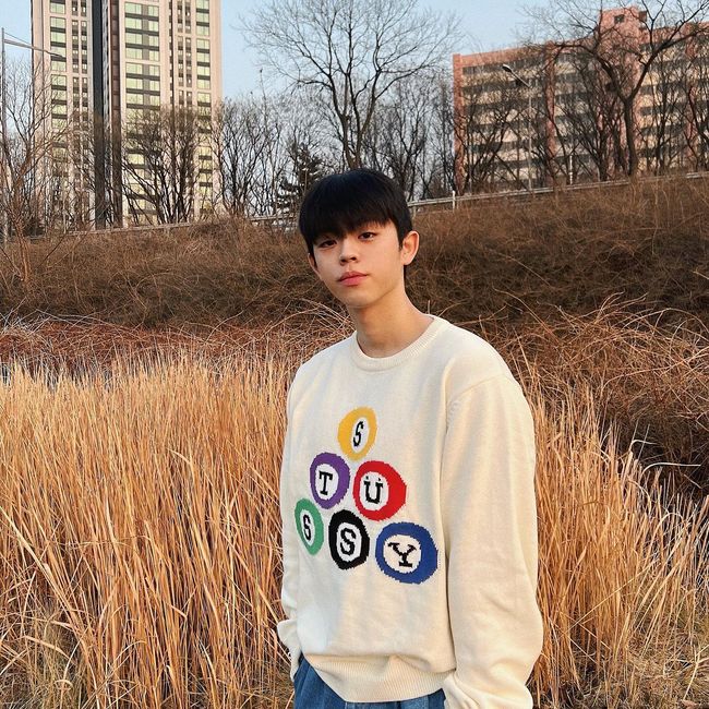Broadcaster Gim Gu-ra son and singer MC Gree welcomed the spring.On the afternoon of the 13th, MC Gree posted two self-portraits on his personal SNS, saying, Winter is now turned off.MC Gree in the photo is still enjoying the end of winter wearing jeans in knit despite the chilly weather.MC Gree boasted a faint eye with a wide shoulder and solid physical, and gave a warm heart to the viewers.In addition, MC Gree has recently completed a 17kg bulk-up with steady exercise, and has completed a more masculine visual and shook her heart.Meanwhile, MC Gree is currently appearing on SBS Biz Money Tech and YouTube Study Wang Chinjae.MC Gree SNS