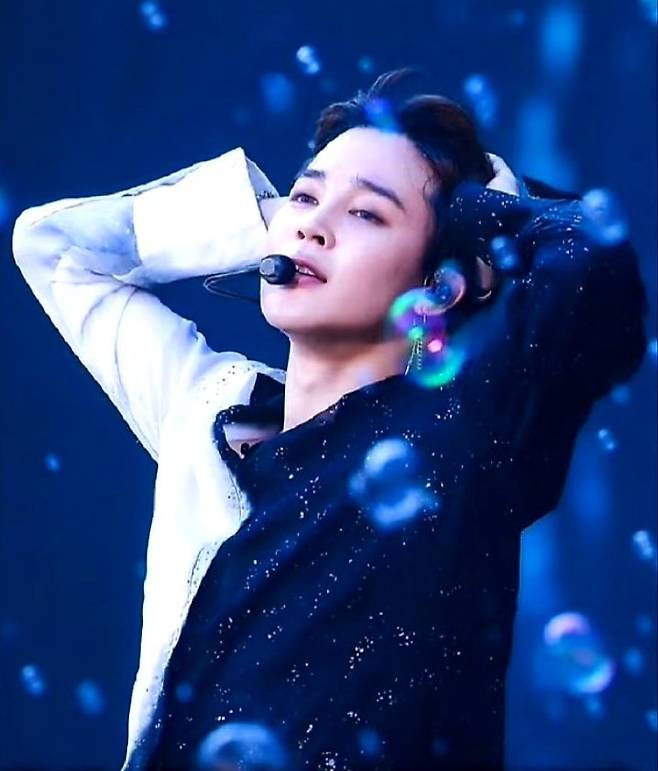 'SPOTIFY KING' 방탄소년단 지민, 솔로곡 7억..韓솔로 최초 '大기록'