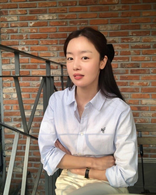 Actor Han Sun-hwa shared his daily life.Han Sun-hwa posted a picture on his SNS on the 14th with an article entitled # Last # Time.The photo shows Han Sun-hwa in a striped shirt smiling brightly at the camera, and a delicate and innocent visual catches his eye.On the other hand, Han Seon Hwa is appearing on TVN Stanker City Women with Lee Sun Bin and Jung Eunji. It has been attracting the attention of many fans by confirming the appearance of the original Drunk City Women season 2.