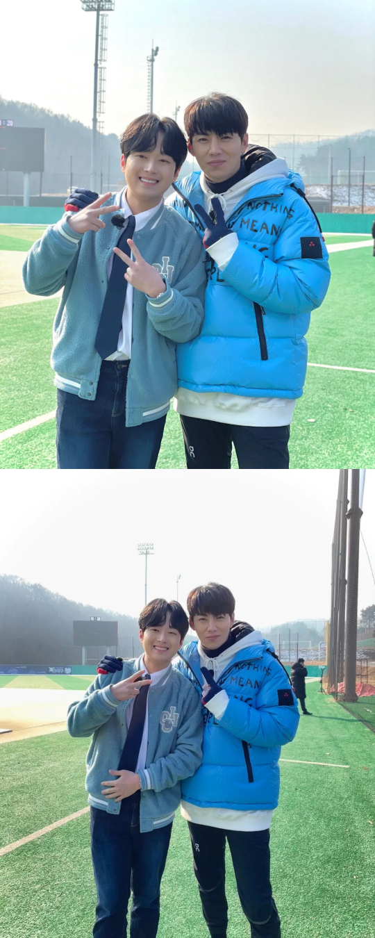 On the 15th, Lee Dae-hyung posted two photos with Lee Chan-won on his instagram with an article entitled Chanto in a long time # Back to the Ground.In the public photos, Lee Dae-hyun and Lee Chan-won, who are posing positively at Nippon Professional Baseball Hall, are shown.The warm appearance of the two catches the eye.Meanwhile, Lee Dae-hyung and Lee Chan-won appear together on the MBN entertainment program Back to the Ground.Back to the Ground is a retirement reversal variety that truly captures the spectacular return of legend stars who have made a stroke of Nippon Professional Baseball history.Retired players will team up to show off the wonderful play they showed in their active days.Lee Chan-won, who is famous for his longtime Nippon Professional Baseball fan, will be MC of Back to the Ground with Kim Gura.He is also active as an MC of KBS 2TV entertainment program Endless Masterpiece and JTBC entertainment program Tokpawon 25 oclock.
