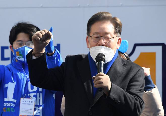 더불어민주당 이재명 대선후보가 16일 서울 강남구 강남역 인근에서 열린 ‘JM은 강남스타일!’ 선거 유세에서 지지를 호소하고 있다. (사진=국회사진기자단)