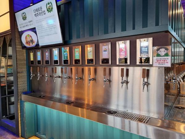 울산 울주군 언양읍에 있는 수제맥주 양조장 ‘트레비어’에서는 신선한 생맥주를 다양하게 즐겨볼 수 있다.