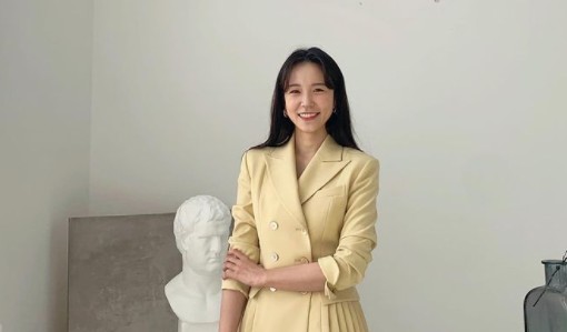 Broadcaster Jang Ye-won, from Announcer, boasted of Sezelye beautyOn the afternoon of the 17th, Jang Ye-won posted a picture on his instagram with a heart emoticon.In the photo, Jang Ye-won took a picture wearing a neat suit. He added a smile to his beautiful beauty.Above all, Jang Ye-won has made fans hearts with slender legs and lovely eyes.On the other hand, Jang Ye-won, who was born in 1990 and is 32 years old, is freelancing after leaving SBS in September 2020.He is in charge of the process of Jangstreet.