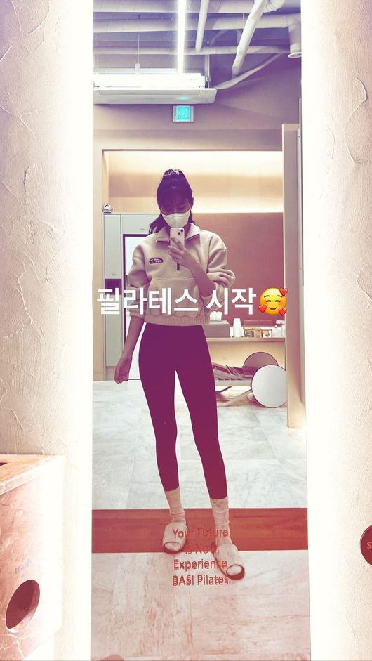 AOA Seolhyun showed off her extraordinary Fijical.On the afternoon of the 19th, AOA Seolhyun posted a selfie on his personal SNS, saying Philates start.In the photo, AOA Seolhyun is checking his body while looking at the mirror before the start of the Pilates.Seolhyun emphasized the legs of the black leggings and the knitting industry perfectly.The fans praised Seolhyuns luxury Fijical with the reaction of It is a real big hit, The bridge road is true?, I will disappear my face and The ratio is crazy.Meanwhile, AOA Seolhyun appears on TVNs new drama High Seas shopping list.AOA Seolhyun SNS