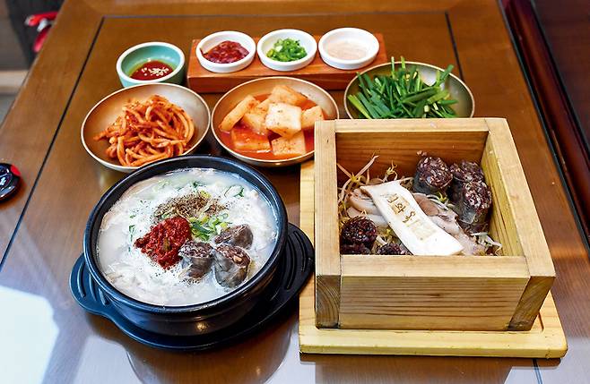 청와옥의 순대 정식./사진=다이어리알