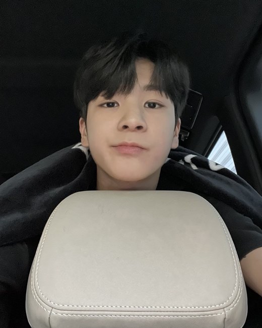 Singer Jung Dong-won has been in the midst of the Corona 19 confirmation.Jung Dong-won posted on his personal Instagram account Wednesday: Be healthy, Ill see you soon.The photo, which was released together, featured a selfie by Jung Dong-won, a photo featuring a warm visual by Jung Dong-won.On the 17th, Jung Dong-wons Corona 19 confirmed news.Jung Dong-won is now in the process of completing the second vaccination of the Corona 19 vaccine, but it is confirmed that it has been infected, said Jung Dong-wons agency Showplay Entertainment.Jung Dong-won is an asymptomatic infection, and is in self-isolation and treatment after stopping all schedules.