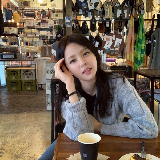 Former announcer Joe Ae, 30, has released a photo of his face.Joe Ae posted a picture on his instagram on the 19th with a short article called Still Winter.In the photo, Joe Ae poses in a cafe. The outstanding beauty that has collected topics since the announcer days still attracts attention.Meanwhile, Joe Ae joined JTBC announcer in 2016 through the competition rate of 1800 to 1 and collected topics.Joe Ae has a wedding ceremony in December 2018 with the CEO of the Doosan group and the CEO of the Doosan magazine, and has a son.