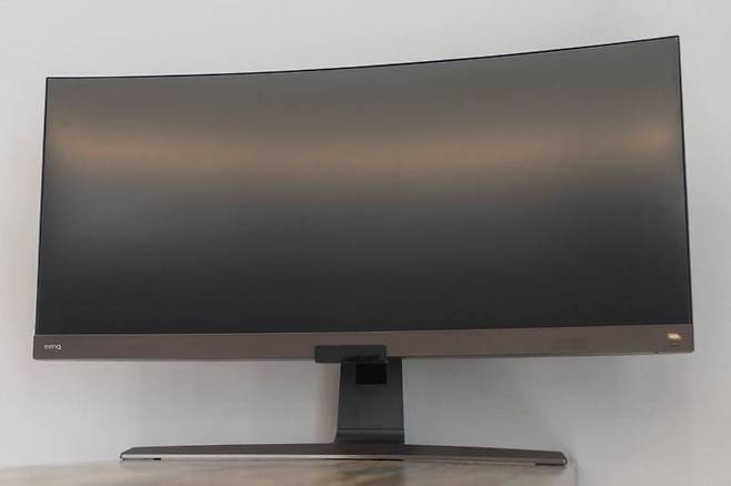37.5 비율의 WQHD+ 해상도가 적용된 벤큐 3880R 아이케어. 출처=IT동아