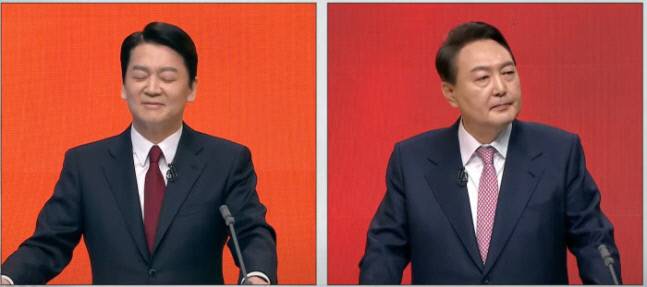 안철수 국민의당 대선 후보(왼쪽)가 윤석열 국민의힘 후보의 정부 데이터 개방 관련 답변을 들은 뒤 눈을 감고 고개를 젓고 있다. MBC 방송화면