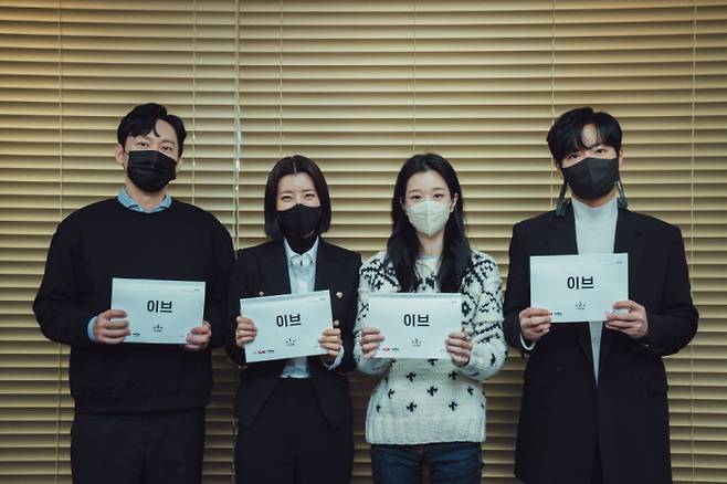 The phrase the worm is over the wall is used in this way. Seo Ye-ji, the Queen of Controversy, has attempted to return after a year of suspension.The cable channel tvN fired a signal of activity by releasing a photo of the new drama Eve script reading scene. However, the publics eyes were cold.On the 25th, Eve, starring Seo Ye-ji, announced the start of the drama by releasing a picture of the script reading scene with Actors.Eve tells the story of Sean Gelael, who designed revenge for 13 years to break down 0.1% of Korea.Seo Ye-ji plays the role of Lee Sean Gelael, leading the play as the main character of the 0.1% upper class couples 2 trillion won divorce suit.Earlier, Seo Ye-ji was on the board with his lover Kim Jung-hyun and the controversy over gas lighting.Kim Jung-hyun and Seo Ye-ji, who were released by a media, wrote in the text at the time of their relationship, Mr. Kim, you should not have done your skinny-face. Do not you tell me why you did it today? (Seo Ye-ji) I did not say hello to the female staff today.It is completely hard to others.  I nailed the director once again that I can not romance (Kim Jung-hyun) and so on.This period coincides with the time when Kim Jung-hyun came to the public due to an unexplained controversy over his attitude at the MBC Time production presentation.This prompted criticism that Seo Ye-ji was controlling Kim Jung-hyun.As the scandal escalated, Seo Ye-ji explained that Seo Ye-ji had been informed of his acceptance at Madrid University in Madrid, Spain, and had prepared to enter the university, but he did not attend college normally as he started his activities in Korea since then.Seo Ye-ji chose the silent answer instead of explaining.The advertisers also failed to talk about the OCN Ireland case, which had been hurried to the Seo Ye-ji, but Seo Ye-ji did not mention it.He did not open his mouth directly to various suspicions or controversies that have been constantly pouring.In the end, his return to the country, which had been quiet for a year, was to bury it.In the photo released by the production team of Eve on the day, he declared his return unnoticed while standing alongside Byeong-eun Park, Yoo Sun and Lee Sang-yeob.Then why did the production team take the controversy of Seo Ye-ji and choose him?I thought Eve was important for solid acting and immersion as it contained the process of Sean Gelael preparing carefully for revenge, the production team said. Seo Ye-ji is an actor with a strong image and energy to immerse Lee in his immersive way.He has thoroughly analyzed the script from the first meeting, the first meeting.The high understanding of Character and the extraordinary affection for his work are the main reasons for the casting.Can Seo Ye-ji change the belief of the production team to confidence only with one acting ability, or will he still break the immersion of the revenge drama because he can not erase the controversy?Attention is drawn to what his choice will do.