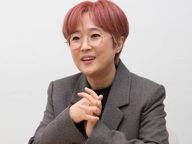 타인의 말문을 열어주는 경청의 코미디언이자 요즘 가장 핫한 콘텐츠 제작사 비보의 대표인 송은이./사진=고운호 기자