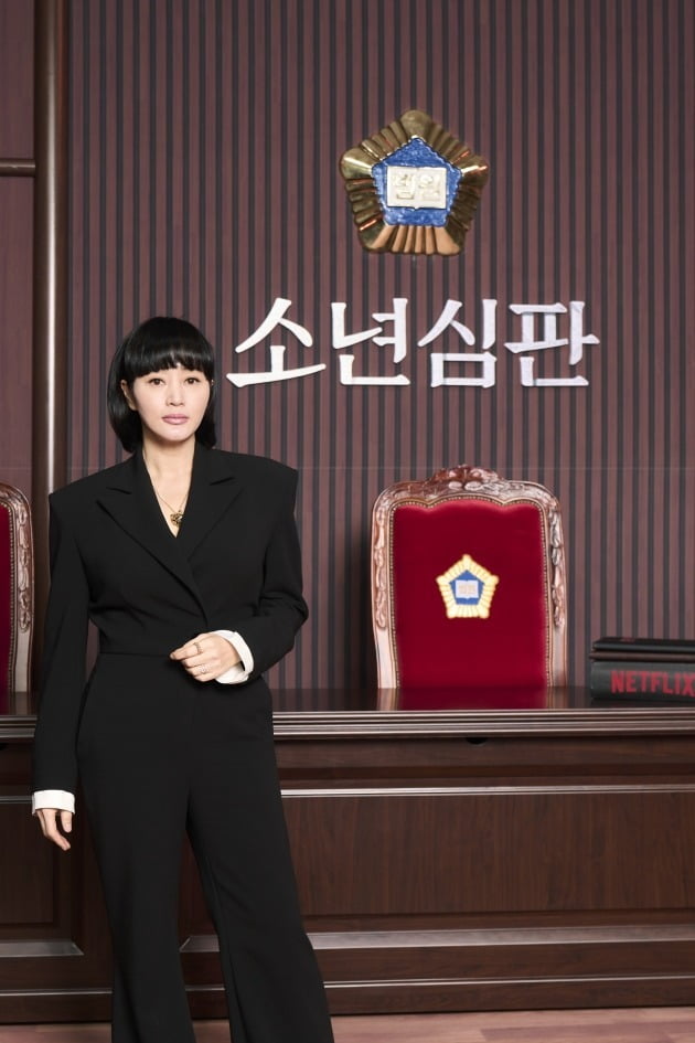 Juvenile Justice, which collected topics with Kim Hye-soos first Netflix series, recorded an opening score that was below expectations.In Korea, he gave first place to JTBC drama Thirty, Nine starring Son Ye-jin, and did not reach the top 30 in the former World.Kim Hye-soos Hot Summer Days also has a favorable response to viewers reaction to the work.Juvenile Justice, released on the 25th, is a story about juvenile crimes facing Kim Hye-soo, a judge who hates juvenile offenders, when he takes office in the juvenile department of the district court, and the judges in charge of them.Director Hong Jong-chan, who has written screenplays by new artist Kim Min-seok and has drawn stories behind society such as Unknown, Dee My Friends, Life, and Her Privacy, was in charge.Kim Hye-soo is naturally the main axis of Juvenile Justice.He is a judge who makes a cold and grand judgment on juvenile crime, and he emits charisma that makes the juvenile delinquent realize the fear of the law.He proved to be an Actor who believes and sees by playing a role in leading emotions that are immersed in Shim Eun-seoks character and are angry and excited.Here, it made a synergy effect by creating a sense of balance of the drama while making a clear contrast with Judge Cha Tae-joo, who has a warm heart from the perspective of children.The murder case that appeared in the early days is reminiscent of the actual case in which a 16-year-old minor murdered a second grade student in Dongchun-dong, Yeonsu-gu, Incheon five years ago.But on the first day of public release, grades are lower than expected.According to Flix Patrol, a global OTT content ranking site, on the 27th (Korea time), Juvenile Justice ranked second in the Netflix Korea Top 10 TV Program (Show) category on the 26th.The first place was the drama Thirty, Nine, starring Son Ye-jin, Jeon Mi-do and Kim Ji-hyun.In the former World rankings, it was named 31st.The fifth place is My School Now, the ninth place is Thirty, Nine, the 19th place is JTBC Meteorological Administration People, the 26th place is tvN Twenty Five Twenty One, and the 28th place is tvN Loves Disappearance.Especially, this is a work released in the situation where My School is now gaining World popularity, so this result is even more disappointing.Of course, it is difficult to gain popularity in the public because it deals with materials that can be heavy and uncomfortable, and it may not be easy for foreign viewers to empathize as the subject or standard of the juvenile law is different for each country.There were mixed reactions that they were funny and boring in Korea, and many said that it would have been better if it was broadcast on TV dramas than Netflix.But it is too early to judge.D.P., which was released in August last year, also ranked second in Korea on the first day of release, but it ranked first in three days, was recognized for its workability and was named the top 10 drama series of 2021 by the New York Times.This is the only Asian drama as well as the Korean drama.It is noteworthy whether Kim Hye-soo, Lee Sang-min and Lee Jung-eun will be able to ride the word of mouth with the Hot Summer Days of Actors.