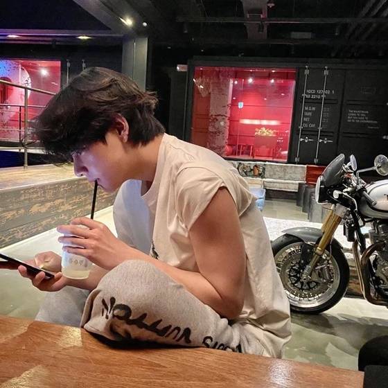 /사진=뷔 인스타그램