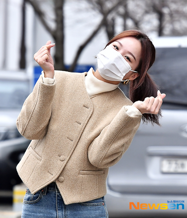 Singer Solji, who became a professor, said he cares about his costume.Solji and Rossi appeared as guests on SBS Power FM Hwa-Jeong Chois Power Time (hereinafter Choi Fata), which aired on March 1.Solji, who appeared in Choi Fata in two years, said, I was very good. I wanted to be healthy and I was happy while preparing a lot of songs.Hwa-Jeong Choi said, It seems to be the whole body.One listener texted: Professor Solji, Im in today to check out attendance; Ill listen to the radio well.Did you become a professor while you didnt see it? asked Hwa-Jeong Choi.Solji said, I have been teaching in a new department since this year. I care about my clothes when I go to school.It must be Gaya sweetly, he laughed.Solji was appointed as a professor of practical vocals at Yongin University of Arts and Sciences.