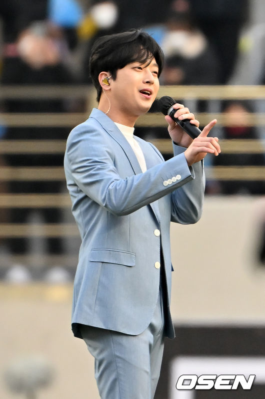 Trot singer Lee Chan-won, 26, gave his hometown fans a special stage.DeaguFC played the opening game of the Hanawonkyu KUEFA Champions League1 2022 with FC Seoul on the 19th of last month.This years KUEFA Champions League opened in February unusually due to the impact of the Qatar World Cup in November.It is not easy to play soccer outdoors in cold weather below freezing yet, and the injury of players who have played short winter training is also a concern.Deagus soccer fever was hot though: From the opening game, many fans filled the stands in search of DeaguDGB Park.Especially, middle-aged female fans showed exceptionally enthusiastic response because Lee Chan-wons celebration performance was held for the DeaguFC, which celebrated its 20th anniversary.Lee Chan-won, who was born in Ulsan, moved to Deagu at the age of three and lived all the way; Deagu citizens who met the trend people gave Lee Chan-won an enthusiastic welcome.The love of the Deagu citizens was so enthusiastic that they could not feel the cold weather below freezing. It was a tremendous response that could not be compared to when Mayor Kwon Young-jin gave a speech.Lee Chan-won, who was on stage, sang his hits such as Get tough, Convenience Store, and Jinto Baegi.Lee Chan-won applauded the Deagu citizen who came out of all the elementary and junior high schools in Deagu, saying, I sincerely hope that DeaguFC, which celebrated its 20th anniversary this year, will win.Lee Chan-won, meanwhile, will mark his second anniversary on the 14th, and recently successfully completed a total of 27 tour fan concerts, Chans Time.