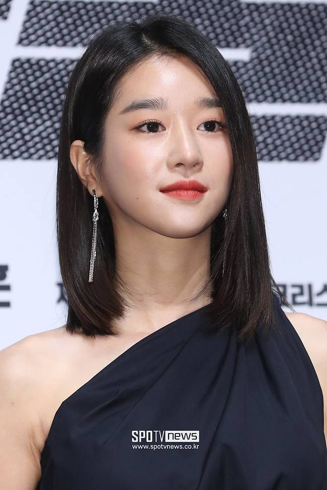 It was later announced that Seo Ye-ji, who is about to return after a series of controversies such as gas lighting, suffered serious conflicts with his neighbors last year due to parking problems.A, who said he lives in the same villa as Seo Ye-jis parents, claimed in May last year that he had a conflict with the Seo Ye-ji family over parking.Seo Ye-ji parents set up a dog fence on the public stairs and had a conflict with their neighbors. In this process, Seo Ye-jis father had a body, A said. Seo Ye-ji came to his parents house three times a week, and parking was hurting his neighbors.Its been suffering for four years, he insisted.According to Mr. As claim, Seo Ye-ji apologized directly to Mr. A along with his lawyer, Gold Medalist.However, after apologizing, he said, My parents will move, and then  (Isnt it) uploading on the Internet? It is argued that he showed a bad attitude that is suspected of authenticity.Seo Ye-jis agency Gold medalist has not made a point in another controversy surrounding Seo Ye-ji.Seo Ye-ji is on the verge of gaslighting his ex-boyfriend Kim Jung-hyun, school violence, forgery of his education, and returns to his new Drama in a year.Recently, through my agency, I want to say that I am sincerely sorry for the inconvenience of many people due to my lack. All things are caused by my immaturity.