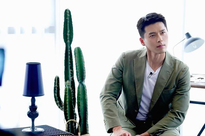 Hyun Bins agency VAST Entertainment said on the official Instagram on the 3rd, I enjoyed the HO-KAGO HO-KAGO TEA TIME II II with Hyun Bin.I present the Vienna of the day to keep it all evening. In the photo, Hyun Bin, who participated in an online fan meeting, is shown. Hyun Bin, wearing a khaki suit, boasts a tall appearance with his bangs turned back.Visuals catch their eye while the age of 39 is incredible.On the other hand, Hyun Bin, who revealed his devotion to Actor Son Ye-jin in January last year, is scheduled to hold Wedding ceremony ceremony in March.Photo = Hyun Bin Instagram