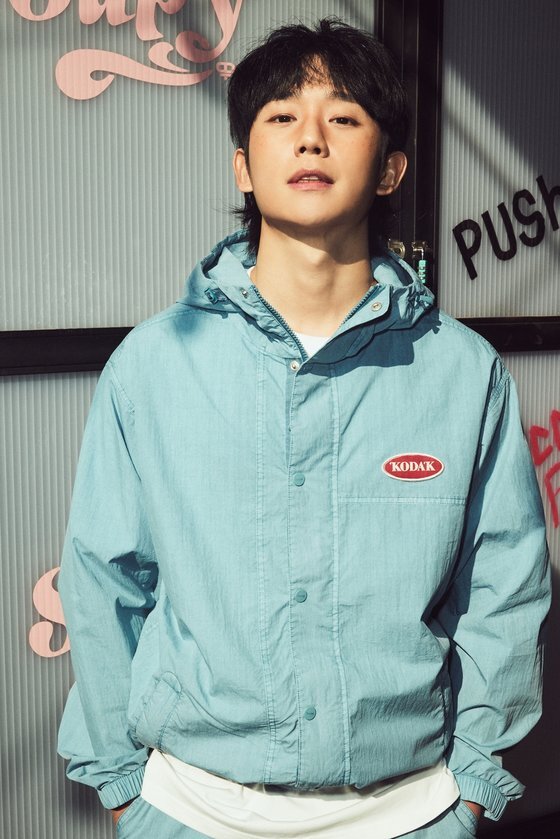 A picture of Actor Jung Hae Ins hobby was released.Jung Hae In boasted a warm visual in a spring campaign picture with a brand working as a model.With casual hair styling and a soft smile, Jung Hae In doubles the fresh energy of spring in a casual, comfortable mood.In this photo, Jung Hae In is gathering topics because he can get a glimpse of the everyday appearance.Especially, it is attracting attention that it was filmed with five concepts reflecting the actual hobby of Jung Hae In such as gardening, pet walking, RC car riding.As such, Jung Hae In captures the attention of the public by emitting various charms not only in works but also in advertisements and pictorials.So, his move to announce the start of spring 2022 with fresh visuals and bright energy is noteworthy.On the other hand, Jung Hae In, who has been attracting public attention by performing various genres of acting from romance to action, will continue his active activities with the appearance of Drama Connected and D.P.2 this year.
