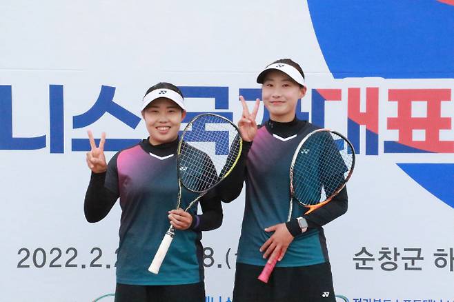 선발전 여자부 우승을 차지한 옥천군청 이수진(왼쪽), 고은지. 순창=협회