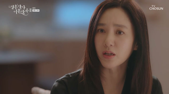 Ji Yeong-san tried to skin Park Joo-Mi.In the TV CHOSUN weekend mini series Marriage Writer Divorce Composition 3 broadcast on the 5th, Shin Yu-shin (Ji Young-san) was drunk and tried to touch her by talking about reunion by looking for a house of Park Joo-Mi.Shin Yusin found Safi-youngs house late at night. Shin Yusin looked at Safi-young and asked, Why are you so beautiful? Then Shin Yusin shouted his daughters name and Safi-young blocked Shin Yusins mouth.Shin Yu-sin tried to hug Safi-young.Safiyoung was surprised and avoided Shin Yusin. Shin Yusin mentioned the ambassador of the movie and said, I will go back and my heart is like that.I miss the time when the three of us are together, he said. I can finish this trial now according to my heart. I dont want to like it, Paige has gone over, said Safiyoung. Shin Yu-shin asked if there was anyone else in Safiyoungs mind.Please be so cool and give me a good grace, Shin Yusin said, referring to Ami (Song Ji-in) and Safi-youngs closeness. Then Safi-young questioned his father-in-laws death.Shin Yu-shin sarcastically said, What do you want me to do, ask the police to investigate?Shin Yusin lay on the sofa, when Shin Jia woke up and eventually Safiyoung consciously allowed her daughter to go into the room and grow up.Safi Young then took a picture of Ami sleeping with Shin Yusin.The next morning, Safi Young took her daughter out, while Safi Young called Ami and Ami came to pick up Shinyushin with a casual expression.On the other hand, Ami set up a New Party of Shin Ki-rim in the house, and Ami said, There are many houses in Japan that have such ancestors.Kim Dong-mi (Lee Hye-sook) tried to clean up the New Party, saying, I am the hostess of this house.Kim suddenly slipped and fell and hurt his back. Shin Ki-rims soul looked at this figure and accused him of you have to be right.