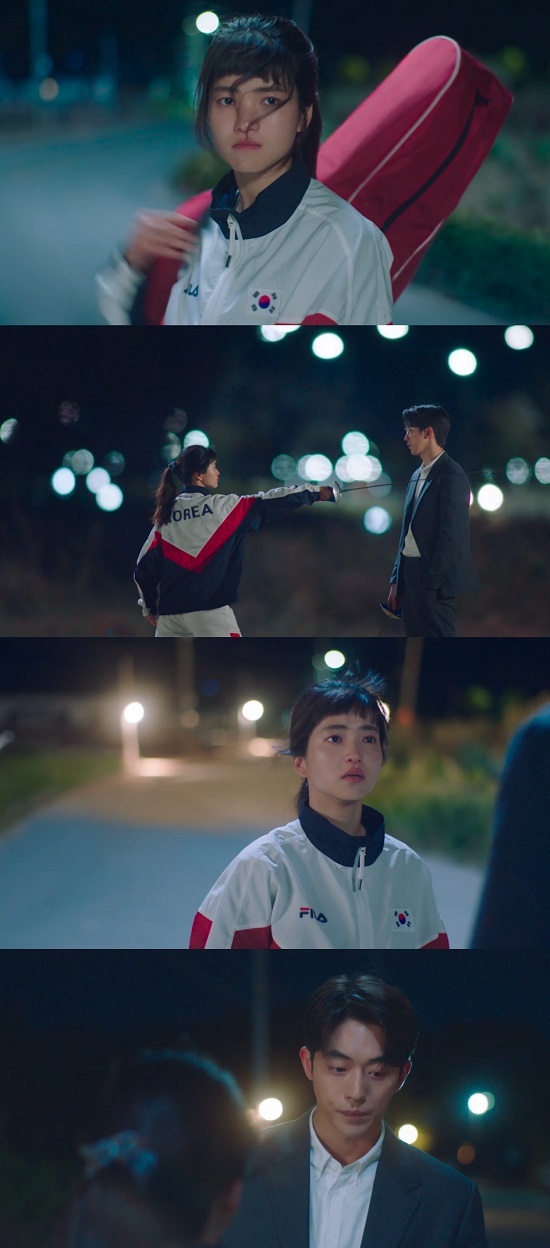 In the TVN Saturday drama Twenty Five Twinty Hana broadcast on the 5th, Na Hee-do (Kim Tae-ri) and Ko Yu Rim (Bona) played the final match in the Asian Games.On the day of the broadcast, Na Hee-do won the gold medal in the Kyonggi with Ko Yu Rim, and Ko Yu Rim protested to the referee, saying, I was faster.Yu Rim followed Na Hee-do, who was angry and packed, and said, What did you just do? What show did you do?The two of them continued to argue, and Na Hee-do said, But why do you judge the decision? There is a judgment. The gold medal you have tried to die has lost your honor.Do you think you lost the gold medal? said Yu Rim. I am the one who lost the gold medal now.People say that the high Yu Rim is Victims, said Lee Jin (Nam Joo-hyuk), who was following Na Hee-do. I am like Victims.Even if the referees decision is Victor Osimhen, you are also Victims. Na Hee-do said firmly, Its not Victor Osimhen, and then took out the fencing knife and told Lee Jin to hold the knife.Na Hee-do reenacted the confrontation and attacked the back Lee Jin and asked, Who was fast?Na Hee-do turned firmly, saying, Please go back because I do not want to see anyone now and I want to be alone.Lee Jin said to Na Hee-do, I have a Hope ticket for you. We were fencing before. You lost, I won. Ill write that now.Your face is all over the main news of the three broadcasts. No more incidents. Back to the house. This is my Hope.Later, Lee Jin followed a fencing judge, Kyonggi, who had a relationship with Na Hee-do, who had come across at a restaurant in the past.Back Lee Jin and the referee encountered at the airport, and Back Lee Jin succeeded in getting Interview from the referee.The referee said, I was not bought, if you want to see a cheering player win, watch a movie, not a sport. With the effort of Back Lee Jin, Na Hee-do was recognized for the gold medal.Na Hee-do was tearful in her teeth.Photo = TVN broadcast screen