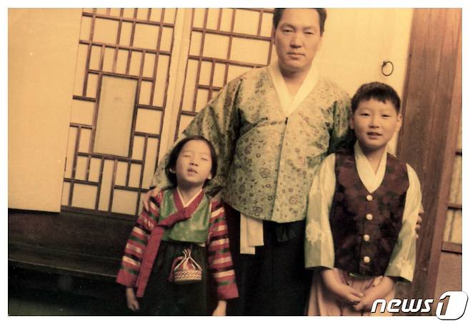 윤석열 국민의힘 대통령 후보가 제20대 대한민국 대통령에 당선됐다. '정의와 공정'을 앞세운 윤 당선인은 앞으로 5년간 대한민국의 국정을 수행하게 된다. 사진은 윤 후보의 초등학생 시절 사진. (국민의힘 제공) 2022.3.10/뉴스1