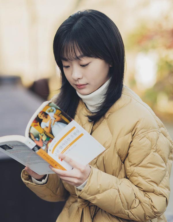 최근 종영한 ‘그 해 우리는’에서 현실 청춘의 모습을 그리며 공감 연기를 펼친 김다미. 빅오션이엔엠 제공