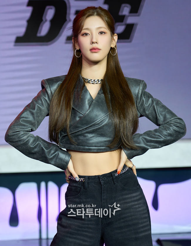 At the media showcase held on the afternoon of the 14th, the group (girls) children (Mi-yeon, Minni, Soyeon, Ugi, Shuhwa) presented their title song Tomboy (TOMBOY).The event was held online under the influence of Corona 19.