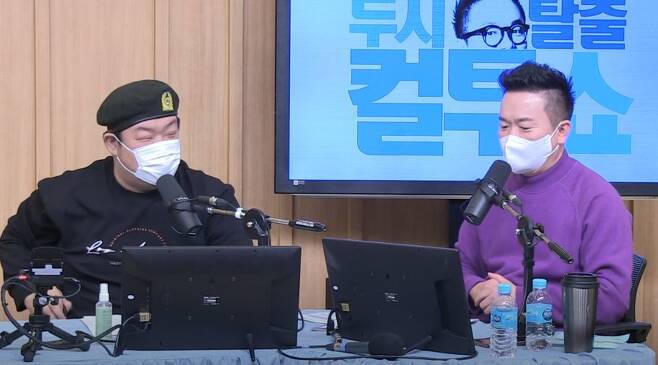The past relationship between the audience of Dolsing Nam and Kim Tae-kyun was revealed and surprised.On March 15, SBS Power FM Dooshi Escape TV Cultwo Show was with Special DJ Yu Minsang.On this day, it was featured as a special feature of Solo Grand Prix with solo audience.During the interview, a man in the audience interviewed Dollsing, who surprised everyone by saying that he had met his ex-wife and Kim Tae-kyun for about four years after his divorce.Ive been a clean-cut man in Hello in the past.Asked if he had divorced for that reason, the audience said, There is such a thing.Yu Minsang said, He came out of courage again. After going out to Hello, which our cult seniors were going on, he came back to TV Cultwo Show to find a relationship.(Kim Tae-kyun) should be in charge until the end, he said.