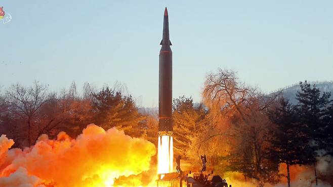 지난 1월 5일 북한 국방과학원이 시험 발사한 극초음속 미사일 ./조선중앙TV 뉴시스