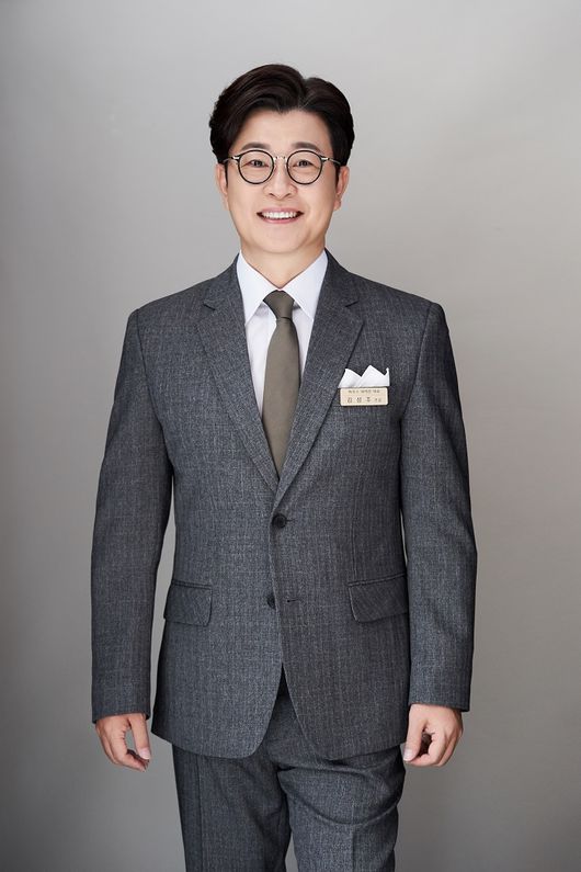 Kim Seong-joo, the god of progress, received the special name of transform of my house - house band.Kim Seong-joo recently confirmed MC in the new entertainment program Transform-House Band-Jeon of My House (hereinafter referred to as House Band-Jeon), and is working on filming with Jeon Jin, Park Gun and Kim Ji Min.Kim Seong-joo said, I have been more interested in home than before, so I naturally became interested in house structure.I decided to appear because I thought it would be a good opportunity to get a lot of information with viewers through the house band competition, he said. I am shooting happily in anticipation of the big transform of the house.The House Substantial Exhibition is a house consulting program that enhances the value of the house.It is a life-friendly project that helps the best professional corps of old and old houses to remodel variously and create profitability and improve according to its use.It will be broadcast on SBS at 5:50 pm on the 25th (Friday), SBS FiL at 8 pm, and Lifetime at 9 pm.On SBS MTV, you can check it at 12:00 p.m. on the 26th (Saturday).1. Why did he become an MC in the House Band-Off and have appeared?Ive been home more than Ive ever been, and Ive been home more than I have been before, and Ive naturally become interested in the structure of the house.In fact, I moved the furniture from one side to the other and I did a lot of research, but I could not find a way to use space more efficiently and efficiently.Then, I came to the house in the house band, and I decided to appear because I thought it would be a good opportunity to get a lot of information with viewers through house band.2. It is currently being filmed, and please give me a testimony on the shooting.Unlike other programs, it is a program that contains the process before and after remodeling. Unlike other programs, it is difficult to shoot twice in a time difference and after-tape, but it is happily shooting in anticipation of the big transform of the house.3. Is there a shooting episode?One of the cases where the client was commissioned was located in a deserted mountain, in a spooky place, so all the performers had a slight suspicion of the clients identity. (Laughing)4. Im going to meet with the forward, Park Gun, and Kim Ji-min.I really like and believe in Jeon Jin. I felt like I was getting more involved in everything after marriage.I feel like I have increased my responsibility for the program and I am always very careful of it. Park Gun is a junior who has been particularly interested in me since I was in the steel unit.I am always making the atmosphere of the filming scene pleasant with a bright smile. I am from a special warrior, so I am active enough to take the initiative in everything and solve the difficulties of the production team.Kim Ji-min is not only an entertainment veteran, but also has a great ability to proceed, and he is always interested in interiors, so he is very helpful to the program with knowledge as well as experts.5. Are you active in various programs and have you prepared for the house-to-house competition? What if there is something you want to show as an MC?For viewers to have fun, they should also care about the entertainment part, but since they have to provide a lot of information that is actually needed for their lives, they are trying to explain more kindly and in detail with what they want to know.6. Points of observation of the house-to-house.House Band-in is a program that shows the process of transforming and value-raising old houses with different stories every time through remodeling.Therefore, it is fun to see various remodeling cases and trends of all houses in Korea, as well as the value increase tips of the house that experts consult with themselves as a point of view.7. As MC of the House Band-War, I would like to ask viewers to say goodbye with aspirations.Because of Corona 19, viewers may have been uncomfortable and frustrated to live outside according to the anti-virus guidelines.I think you have a lot of trouble about how to be happy in the house relatively.I believe that if you join the house band, you will feel the expectation that I can change my house like that and the regret that why have I lived so far.Please pay attention to your many viewing and interest for our happier house.SBS Medianet Provides