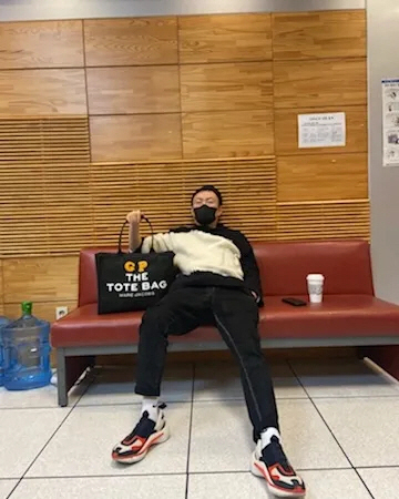 Broadcaster Park Myeong-su boasted about the length of his legs.Park Myung-soo posted a picture on his 17th day through his instagram saying, I hope it is a long bridge?In the photo, Park Myeong-su, who is sitting comfortably in a chair, is shown, followed by Park Myeong-su, who is staring at the camera with his charismatic eyes.I felt my own force even though it was a somewhat blurry limb.Park Myeong-su, who is stretching one leg at this time, boasted that he was long bridge? He added, I hope it is 182cm tall.On the other hand, Park Myung-soo is currently conducting KBS Cool FM Park Myung-soos Radio show.