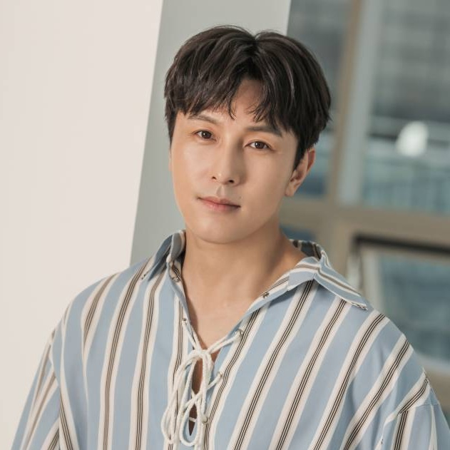 Kim Dong-wan (43), a member of the group Shinhwa, showed a special affection for the team.Kim Dong-wan appeared on SBS Power FM Kim Young-chuls Power FM broadcast on the 17th.On this day, Kim Dong-wan showed choreography on the spot when the Shinhwa debut song Solver flowed out.In 1998, a solver came out, he said. When I debuted, it was difficult for everyone to solve it.Then I was depressed, so I wanted to try my best to make the follow-up song Uh-h-h-h-h-h-h-h-h-h-h-h-h-h-h-h-h-h-h-h-h-h-h-h-h-h-h-h-h-h-h-h-h-h-h-h-h-h-I did not broadcast it because I told him not to broadcast it with an exciting song. Kim Yeong-cheol asked me about Shinhwas new album plan, and Kim Dong-wan replied, Im waiting so long.Someday it will.Kim Dong-wan also cited T.O.P. as his favorite Shinhwa song, and Brand New, which won the songs grand prize. What is Shinhwa for me?Shinhwa is the reason for my existence and where I started, he said.Kim Young-chul asked, Do you still have Shinhwaical members? And Kim Dong-wan said, Why do you force me? It may not be forever. But I hope the contract will be forever.I can not go back to that time, please love us now, he laughed at the fans.Earlier, Shinhwa was embroiled in a dispute in March last year, when Kim Dong-wan had a conflict with member Eric, but said he had solved misunderstandings and reconciled as a result of a direct conversation with the members the next day after the controversy.Meanwhile, Kim Dong-wan will appear in the movie B Cut, which is about to open on the 30th, and it is a digital crime thriller film that takes place as a smartphone containing the secret secret secrets of the presidential candidate is leaked.