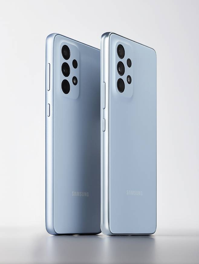 삼성 '갤럭시 A53 5G'·'갤럭시 A33 5G' 제품 이미지. 삼성전자 제공.