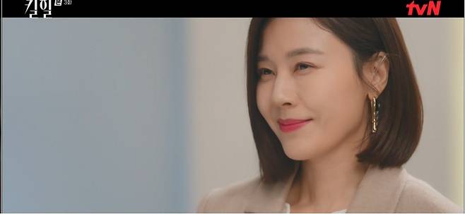 Kim Ha-neul finally gets on Kill Heel at Blow-UpIn the third episode of TVNs tree drama Kill Heel, which aired on the 16th, Woohyun (Kim Ha-neul), who returned to the show in a splendid manner, was portrayed.Woohyun, who learned why Moran (Lee Hye-young) arranged a meeting with Hyun-wook (Kim Jae-chul), left his seat feeling disgraced.Woohyun, who wandered in the rain with a broken Guddu, stopped in front of Hyun-wook.Woohyuns change in the live stage wearing Kill Heel, which he presented, gave a thrill and raised his curiosity about the next story.On the day of the show, Woohyun pledged to change. While Hyun-wook was away for a while, Woohyun showed off the unpleasantness hidden from Moran.Moran asked, What do you imagine now? And added, I know what you imagine, and it is not wrong.He did not stop at Woohyuns sarcasm, who had confirmed the real meaning of the seat, and as if he had already anticipated a backlash, Moran said, There is also a chance for someone to make it on purpose.Im making that, am I not attributable to you? But Woohyun left, leaving the words Im not like the executive director.The reunion between Woohyun and Hyunwook was not far away: a dangerous Woohyun, which had been destroyed by the pouring heavy rains to Guddu, jumped in front of Hyunwooks car.And the hotel was where Hyun-wook was headed with Woohyun, and even though he was prepared for everything, Woohyun could not shake off the tension that came over him.Then a staff member with a new Guddu knocked on the door, which Hyun-wook prepared as a gift after seeing Woohyuns broken Guddu heel.Kill Heel, with a coveted red light, walked into Woohyuns mind, causing a huge ripple with sharp toes.But Woohyun could not easily wear or abandon Kill Heel, only the story of Morans opportunity hovered in his head.This time, it was her daughter Ji-yoon (Jeong Seo-yeon), who decided to choose Woohyun again.The desire to raise Ji Yoon without any shade, so that he is not as bad as Ji Yoon, paradoxically led to an ultimatum for her husband, Kim Jin-woo.Woohyun gave Doyle the last, handing Doyle the money her mother-in-law (nationally) had been asking for so much; but what Woohyun wanted was not a divorce.He did not want to hurt Ji-yoon, and he said, From now on, lets think that you are an actor who plays as a mother.Woohyun turned back, just scorning Doyles words, who caught him saying he loved him late.And the counterattack began: Woohyun appeared in Uni (UNI) home shopping, looking completely different, breaking everyones expectation that it would be impossible to return.His short hair, his thick makeup and his bold eyes made him look like someone else, and there was no such shaking in the eyes of others.Finally, Woohyuns clear smile in the middle of the studio heralded a new chapter in the Blow-Up war.The secret relationship between Moran and the convict (justice) was also revealed: the convict who had moved from an unknown figure to a text with the hotel name and room number, where Moran was waiting for him.The secret of the unexpected reality PD was shocked with the reversal.The identity of the sea water (Seo Eun) with the face resembling Woohyun was also revealed. The sea water that Hyun-wook loved in the past was already a person who disappeared from the world.The Moran, who knew that Hyun-wook still missed him, deliberately took the resemblance of Woohyun. Now Woohyun wore the Kill Heel presented by Hyun-wook.He refused to be us by drawing a line between Moran and himself, but Woohyun, who soon escaped the shadows of the past and took the first step of Blow-Up.His pace will shake the network of relationships surrounding the three women, and attention will be focused on the war that will become hotter.Photo = tvN