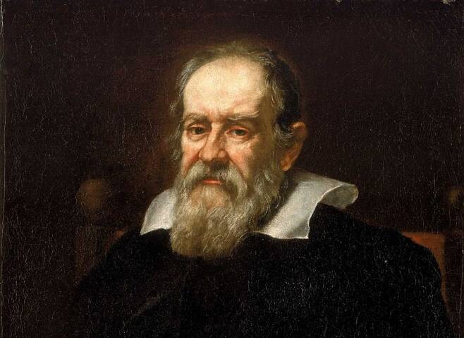근대 과학의 아버지로 불리는 이탈리아의 갈릴레오 갈릴레이. 1636년에 그려진 초상화이다. 한국은 이탈리아와 경제 규모가 비슷하지만 천문학 분야 인력과 연구 수준은 한참 못미친다고 전문가들은 지적한다./위키피디아