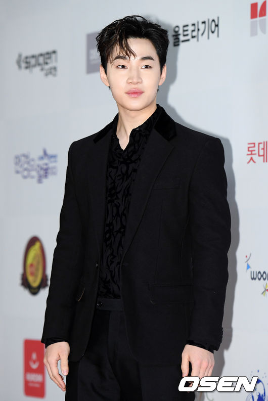 Henry Lau, a former Super JuniorM, reiterated the pro-China controversy.Henry Lau had a ceremony for the promotion of school violence prevention ambassador at the Mapo Police Station in Seoul on the 17th, but after the contents were announced, netizens responded to it.Henry Lau wore a mask with the phrase I Love China when he arrived at China Chengdu Airport last October, and posted a video on his Weibo account playing the song Middle (I Love You China).In 2018, China uploaded a post supporting One China for the South China Sea sovereignty claimed by the Chinese.In addition, the pro-personal movement became a problem, such as appearing as a fixed member of the China entertainment low-tech poetry season 4, which has suspicions about the Northeastern process that faked the culture of Korea as China.Amid the growing anti-China sentiment in Korea, Henry Laus pro-China move, which debuted in Korea and rooted in K-P0P, has provoked antagonism.Henry Lau said on his 19th day, If I did something wrong first, I am sorry and I am sorry for what I did wrong. I have been silent these days because I do not think that YouTube or articles are not facts.But now I felt how serious it was to believe that people I met in person.What I want to do is to give people a laugh, but if there are people who are uncomfortable because of my blood, I do not know what to do. However, in this process, basic notation mistakes such as sorry and Choi Song occurred.Some netizens said Henry Lau, who was usually good at Korean, stopped a ridiculous grammar mistake and sent a criticism saying, Is not it to prevent search?Henry Laus agency said on the morning of the 21st, Henry Lau expressed his feelings through SNS directly, and it is unfortunate that he caused confusion with inaccurate notation and unrefined expression.I was so frustrated that I wanted to solve Misunderstood first. As it is known, Henry Lau grew up in childhood in Canada and has been devoted to music for the rest of his life; because of that, there are many unfamiliar and scarce areas.Nevertheless, I was able to communicate with my fans with one heart that respects everyone while working in World. As part of this school violence prevention ambassador, I also thought it was a very meaningful activity.However, I am very sorry and heavy in Misunderstood and negative gaze that I did not predict in this process. Henry Lau also explained the suspicion that China abuse was deleted in the personal YouTube channel comment and Korea abuse was neglected.YouTubes suspicion of managing certain comments is a very malicious distortion, the agency said. The official YouTube channel has been given priority to creating a healthy atmosphere because there are many contents that young people watch like Henry Lau.Therefore, regardless of the material, all the comments of harmful contents, malicious, slander, and dissent to minors have been inevitably deleted and filtered by subscribers reports.The rumor that is being circulated after capturing it with intentional weaving is not true at all. Henry Lau, who made his debut as an idol group Super JuniorM in 2008, was born between a Hong Kong father and a Taiwanese mother and is a Canadian Canadian.It became popular with its appearances in language genius, music genius image and numerous entertainment programs, but it was in the biggest crisis of domestic activities due to the controversy over the pro-China.I would like to express my deep gratitude to the fans who love and support Henry Lau.I am sorry to have caused a lot of trouble, including the recent Misunderstood and Distorted rumors surrounding The Artist, and the fact that it leads to facts and other reports.I would like to express my sincere thoughts and generous gaze.Henry Lau has expressed his mind through SNS, and it is a shame that he caused confusion with inaccurate notation and unrefined expression.I was so frustrated that I wanted to solve Misunderstood first.As widely known, Henry Lau grew up in childhood in Canada and has been devoted to music for the rest of his life; it has many unfamiliar and scarce areas.Nevertheless, I was able to communicate with fans with one heart that respects everyone while working in World.Especially, music has a great meaning that there is no barrier, so it is connected to each other more closely and the energy of positive spreads.The school violence prevention ambassador was also considered a very meaningful activity as part of that.But in this process, Misunderstood and negative gaze that I did not predict are very sad and heavy.In addition, YouTubes allegations of managing certain comments are very malicious distortions.The official YouTube channel has been given the top priority to create a healthy atmosphere because there are many contents that young people watch like Henry Lau.Therefore, regardless of the material, all the comments of harmful contents, malicious, slander, and dissent to minors have been inevitably deleted and filtered by subscribers reports.The rumors that are being circulated after capturing them with intentional weaving are not true at all.Henry Lau is the artist who has focused solely on music and art, as you have spent a lot of love.If there is an expanded field, we have been trying hard to give more opportunities to children, more closely music gifted people.I have been working with the value of life in exchanging and sharing my heart with everyone who lives beyond nationality.I will not lose such value in the future, and I hope you will keep a warm eye on it.Thank you.DB, Monster Entertainment