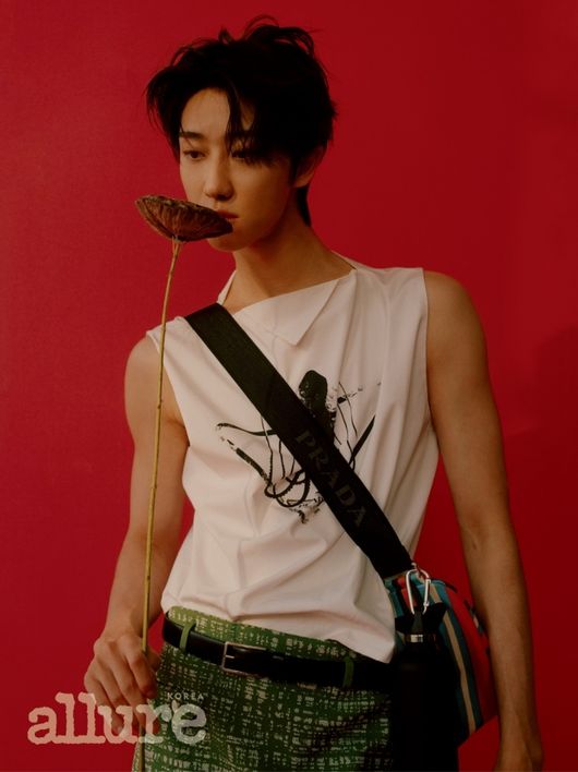 A solo picture filled with the unique sensibility of group Seventeen member Xu Minghao was released.Today (22nd) Fashion and lifestyle magazine Allure Korea released some interviews with a April issue photo full of emotional aspects of Seventeen Xu Minghao, which released the Chinese solo digital single Hai Cheng (High Cheong) on the 18th.In the public picture, Xu Minghaos usual habit, which is known to receive energy through meditation, tea ceremony, and nature, is motif, and it contains various concepts that cross various concepts from calm appearance to fashionable charm.In particular, Xu Minghao has completed a dreamy and chic mood picture cut by using props in the right place, and has absorbed various color backgrounds perfectly with his own color and poured out a model force.In a series of interviews, Xu Minghao said, When I meditated, my mentality became tight and my mind became better.When I was doing tea ceremony, I had the power to make people feel calm and honest, and I felt my affection for meditation and tea ceremony.Xu Minghaos emotional pictures and interviews, which are waiting for spring rain and cherry blossoms in April, can be found in the April issue of Allure Korea and on the website.Allure Korea Provision