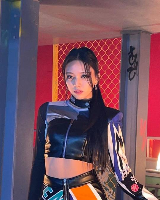 Group ITZY Yuna boasted its unique beautyYuna posted several photos from the set on her official ITZY Instagram account on Sunday.In the public photo, Yuna posed Fascination in a leather costume reminiscent of a car racer and set in a burning flame.He showed his slender body with a crop jacket and a mini skirt, and he showed charisma with intense eyes and atmosphere.Meanwhile, ITZY will release its first single Voltage in Japan on April 6.