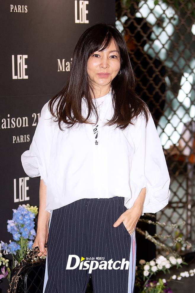 Actor Hwang Shin-hye attended a brand photo event held at Cheongdam Square Atelier in Cheongdam-dong, Gangnam-gu, Seoul on the afternoon of the 23rd.Hwang Shin-hye caught his eye with elegant beauty on the day.