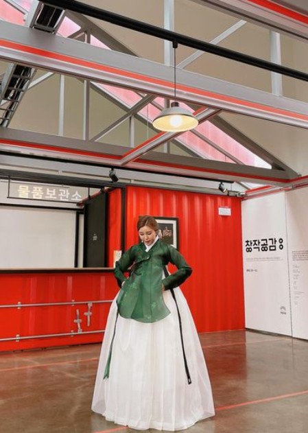 Singer Song Ga-in showed off her elegant Korean traditional clothing figure.On the 23rd, Song Ga-in posted several photos on his instagram with the phrase Maria Full of Grace and beautiful # Korean traditional clothing.Song Ga-in stared at the camera in a jersey and skirt.With a bright smile, I showed the charm of beautiful Korean traditional clothing and attracted peoples admiration.The netizens responded in various ways such as Congratulations on becoming Korean traditional closing Ambassadors, Beauty of Ours and Best.On the other hand, Song Ga-in was selected as 2022 Korean traditional closing Ambassadors on the 21st.