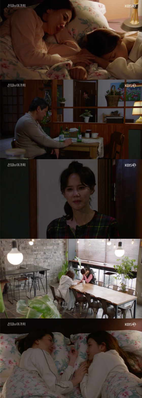In the KBS 2TV weekend drama Shinto and Young Lady, which was broadcast on the afternoon of the 26th, the conversation between Cha Yeon-sil (Oh Hyun-kyung) and Park Soo-cheol (Lee Jong-won) was drawn.Park Soo-chul was shaken by Anna Kims deadline decision and said to the car room, Please look at me. Please let me go to her.Please allow me to be next to her even during the surgery. The next room shed tears, saying, Are you going to finish with me? Park Soo-cheol excused me that he just wanted to save people, but Cha Yeon-sil cried, If you want to go, go to divorce me.Park Soo-chul apologized to the tea room after all for the sanctification of Park Dae-beom (Ahn Woo-yeon) and Park Dan-dan (Lee Se-hee), but when Cha Yeon-sil fell asleep, he took a drink alone and troubled Cha Yeon-sils heart.Meanwhile, Lee Yeong-guk went to visit Anna Kim. So sorry for all this time, Im glad youre the one our Dan Dan Dan likes. Please.Let our Dandan be happy, he cried and grabbed Lee Young-guks hand.Lee Young-guk then prepared a meal for Park Dan-dan and Ana Kim, who grabbed Park Dan-dan after the meal, and Park Dan-dan said, Why did you deceive me because you wanted to see my face like this?If we had said from the beginning, we could have stayed a little more together. Anna Kim said, Dandan is sorry for my mother, and Park Dan-dan called Anna Kim Mom for the first time.Dont hurt, Mommy dont die and it made me sad.The tea room remembered the hardship of Park Soo-cheol last night and boiled to the house of Ana Kim, but the tea room met with the rhythm that he wanted to sleep at Friends house.Is this the Friend house? And Anna Kim said, I do not even have my husband to take it out, so now I am taking it out.Park Dan-dan said, Can not you understand me once?Anna Kim was invited to Lee Young-guks house and had a happy day with Lee Young-guk and Park Dan-dan, who later attracted attention by telling Park Soo-chul to allow them both now.Agnaldo Timóteo Night Anna Kim lay down with Park Dandan and said, Thank you for your forgiveness.I do not have a limit to die now, he said, and Park Dan-dan was in the arms of Ana Kim and said, Lets go to Jeju Island together. But the next morning Anna Kim was shocked to find her lying in the bathroom.Meanwhile, Chagan (Kang Eun-tak) did his best to Josara (Park Ha-na), who was pregnant with her child.Chagan bought a bouquet of flowers, shoes for the baby to be born, a mobile, took Josara to an expensive restaurant and said, Lets go to Vietnam with me. Lets go to a place where no one knows.We can start anything again there. The investigation was sobbing and nodding.But Agnaldo Timóteo fell off the stairs at night, going up to the house.The child was finally Legacy, and in the case of the investigation, he said, I dreamed of happiness again with my uncle without any hesitation, making a sin that I could not wash.I never regretted loving Sarah, I always hope shes happy, Chagan said, leaving the post. Why did I do that?Why do I have a good person like you? 