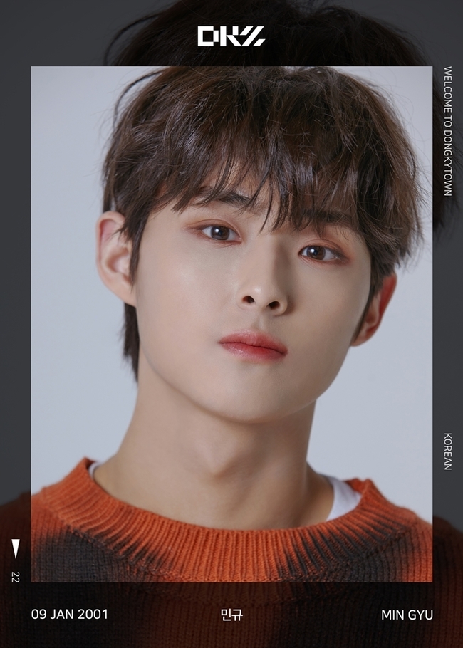 A new member of boy group DKZ (dicage) has been unveiled.DKZ released three new members through the official SNS channel on March 28 at noon and formulated the six-member group.Sehyon, Kim Mingyu, and Kiseok in the public profile photos boast a refreshing visual, while attracting the attention of a boy with a fresh atmosphere.In particular, they are staring at the camera with bright eyes that seem to contain stars, raising the expectations of K-pop fans.First, Sehyon is born in 2000 like the existing member If margins, making the team expect the 00s of Kemi, and Kim Mingyu is expected to be good in 2001 as the Play as.Finally, Kiseok was born in 2004 and is expected to lead the fans to the audience with the loveliness of the youngest, as well as the atmosphere in the team as the youngest after the existing youngest type.DKZ, which has focused on K-pop fans by opening profiles of Sehyon, Kim Mingyu, and Kiseok, who joined the new album after If margins, Play as, and Type, opened a teaser schedule video earlier and released their sixth single album, CHASE EPISODE 2.MAUMs announcement of a comeback.DKZ, which has been receiving a hot response since its appearance in the Semantic Error by member Play as, has recorded a reverse run on the domestic music site chart, and will be reborn as a total of six members with the new member following the change of team name.