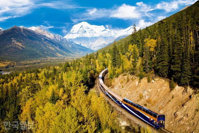 로키산맥의 대자연 속으로 들어가는 '로키 마운티니어' 열차 여행. 캐나다 관광청 제공